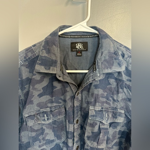 Rock & Republic Men’s Blue Camouflage Button down shirt size Medium - Picture 8 of 14